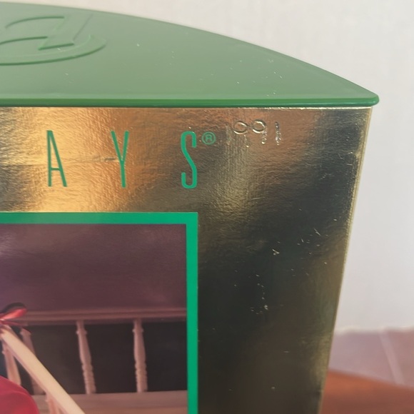 1993 Holiday Barbie NIB Mint Condition - Picture 7 of 16